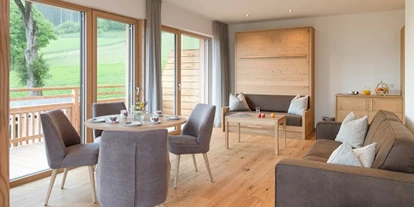 Wellnessurlaub - Day SPA - Emmersdorf (Nötsch im Gailtal) - Appartment Bergnelke mit privater Sauna, Wohnraum  - Ferienhof Neusacher Moser