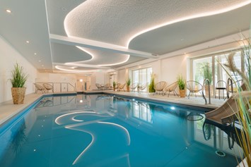 Wellnesshotel: Schwimmbad 11x5m - HofHotel Krähenberg