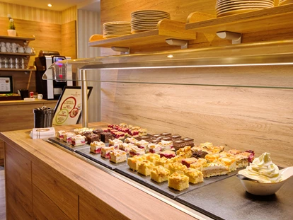 Wellnessurlaub - Finnische Sauna - Fladungen - Kaffee- & Kuchenbuffet 14:00 - 16:00 Uhr - AKZENT Aktiv & Vital Hotel Thüringen
