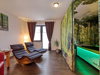 Wellnessurlaub - Finnische Sauna - Fladungen - medi-stream spa-Massageliege - AKZENT Aktiv & Vital Hotel Thüringen