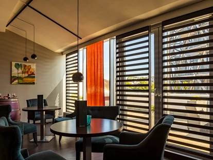 Wellnessurlaub - Paarmassage - Nordrhein-Westfalen - Oversum Lounge - Hotel Oversum Winterberg Ski & Vital Resort