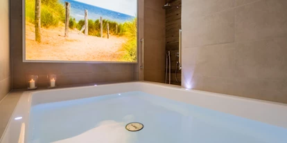 Wellnessurlaub - Lomi Lomi Nui - Grabau (Kreis Herzogtum Lauenburg) - Floating SPA - Castanea Resort Hotel