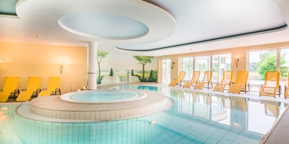 Wellnessurlaub - Lomi Lomi Nui - Grabau (Kreis Herzogtum Lauenburg) - Innenpool mit Whirlpool - Castanea Resort Hotel