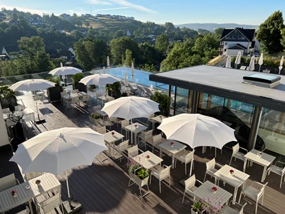 Wellnessurlaub - Hotel-Schwerpunkt: Wellness & Romantik - Nordrhein-Westfalen - Terrasse und Pool - DIEDRICH Wellnesshotel & Spa - Hotel Diedrich OHG