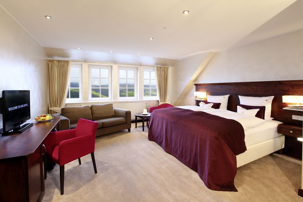 Waldhaus Ohlenbach Zimmerkategorien 40qm-große Südzimmer mit Bergblick