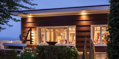 Wellnessurlaub - Pools: Innenpool - Nordrhein-Westfalen - Abendstimmung - Waldhaus Ohlenbach