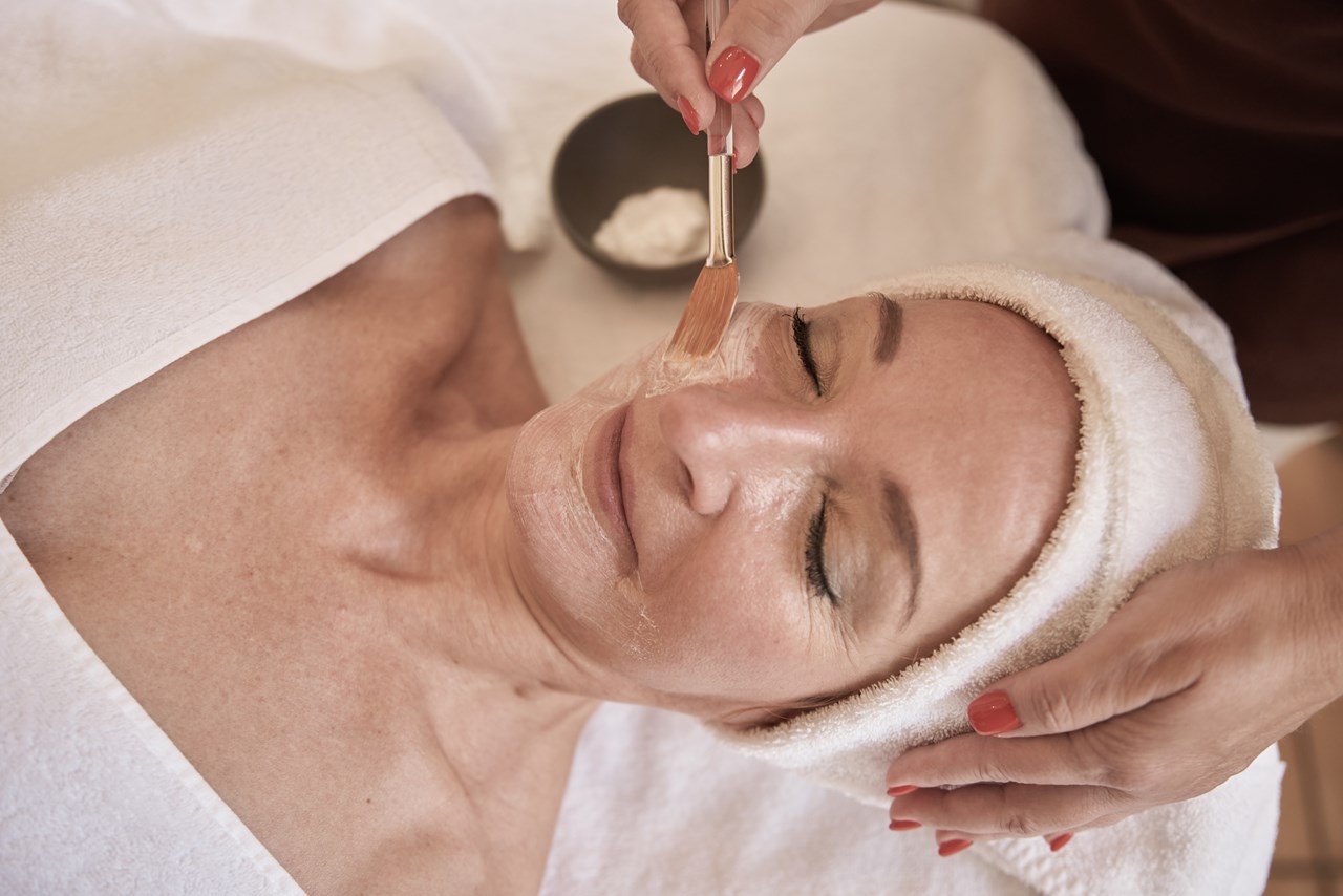 Hotel Heinz Behandlungen im Detail Komplett-Gesichtsbehandlung