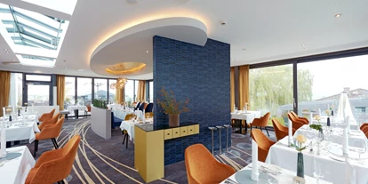 Wellnessurlaub - Day SPA - Bell (Landkreis Mayen-Koblenz) - Unser Panorama-Restaurant Marie-Theres mit Blick über die Stadt Höhr-Grenzhausen bis in die Eifelberge. - Hotel Heinz