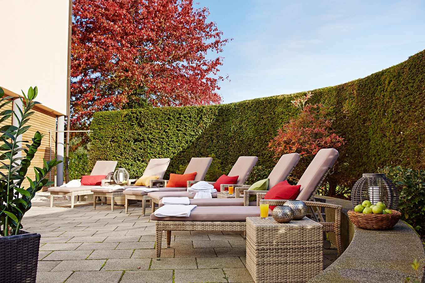 Wellnesshotel: Ruhebereich außen - Golf & Sporthotel Wiesensee