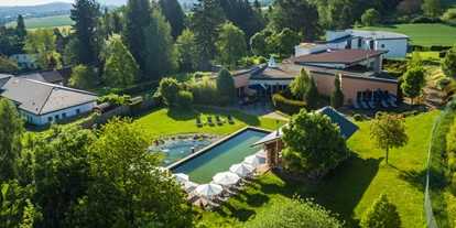 Wellnessurlaub - Hotel-Schwerpunkt: Wellness & Wandern - Pfalz - Ansicht Aussenbereich Spa - Menschels Vitalresort