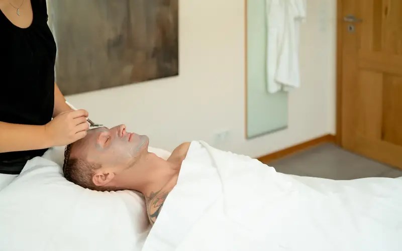 Michels Wohlfühlhotel   Behandlungen im Detail "Men" Gesichtsbehandlung