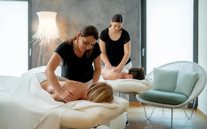 Michels Wohlfühlhotel   Massagen im Detail Rückenmassage inkl. Heißluft