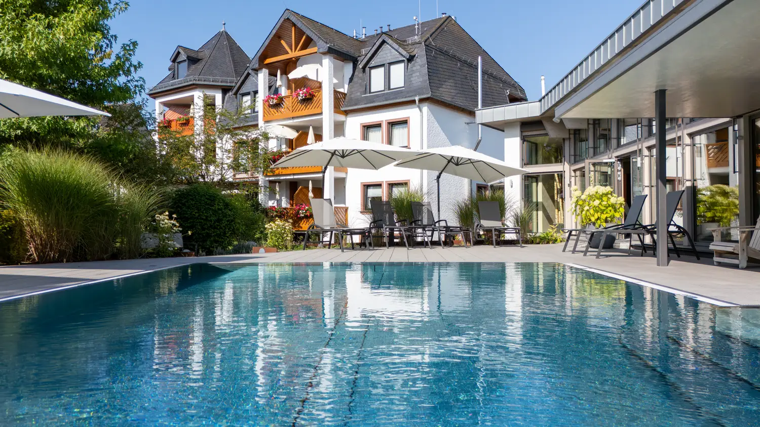 Michels Wohlfühlhotel   Saunen und Bäder im Detail Außenpool