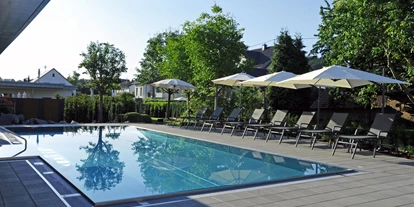 Wellnessurlaub - Day SPA - Eisenach (Eifelkreis Bitburg-Prüm) - Den Abend im beheizten Außenpool ausklingen lassen - Wellnessurlaub oder DaySpa in der Vulkaneifel genießen. - Michels Wohlfühlhotel