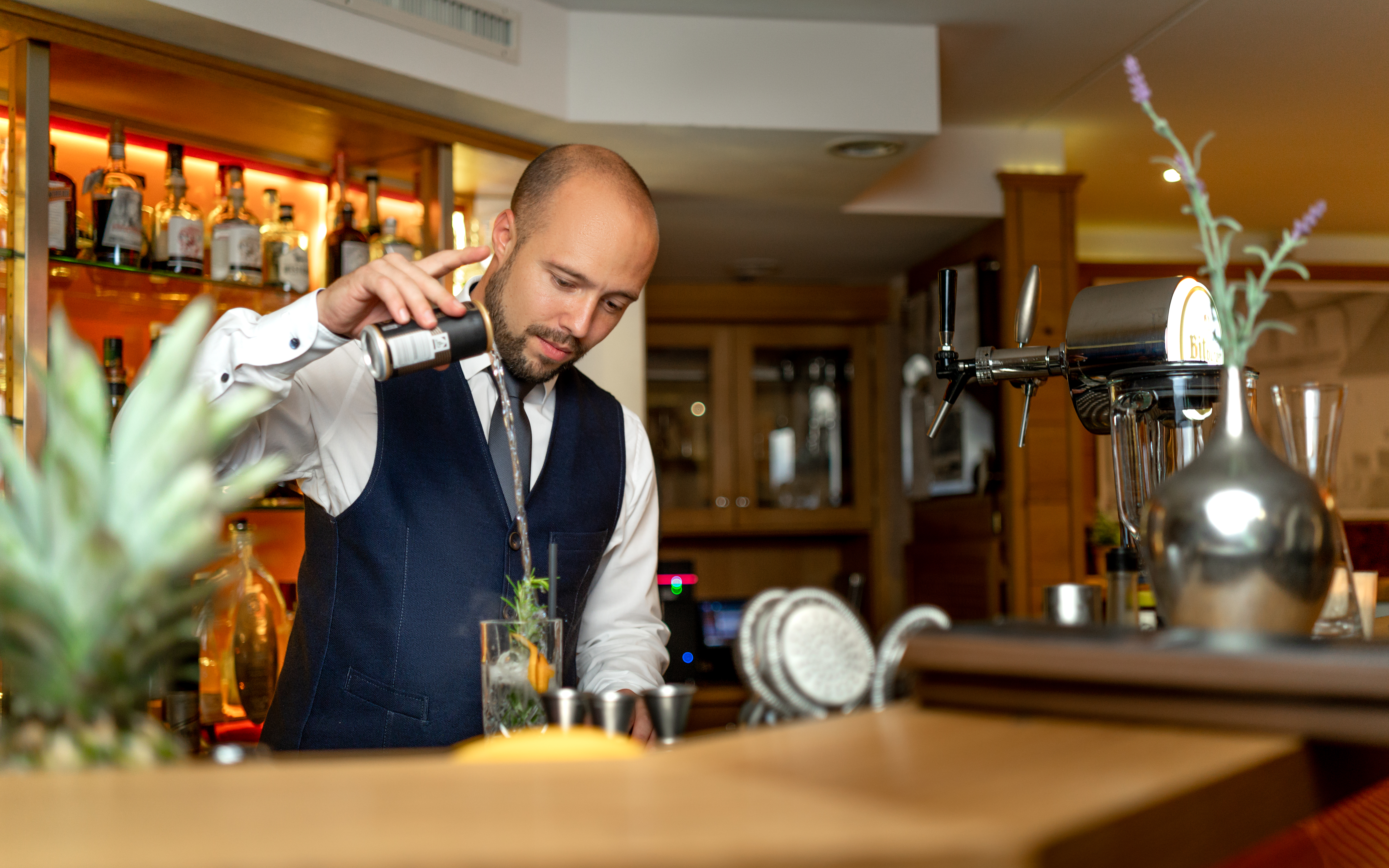 Wellnesshotel: Den perfekten Abschluss eines entspannten Tages im Michels Wohlfühlhotel genießen Sie in unserer Hotelbar bei einem erfrischendem Cocktail. - Michels Wohlfühlhotel   - Kulinarik | Restaurant