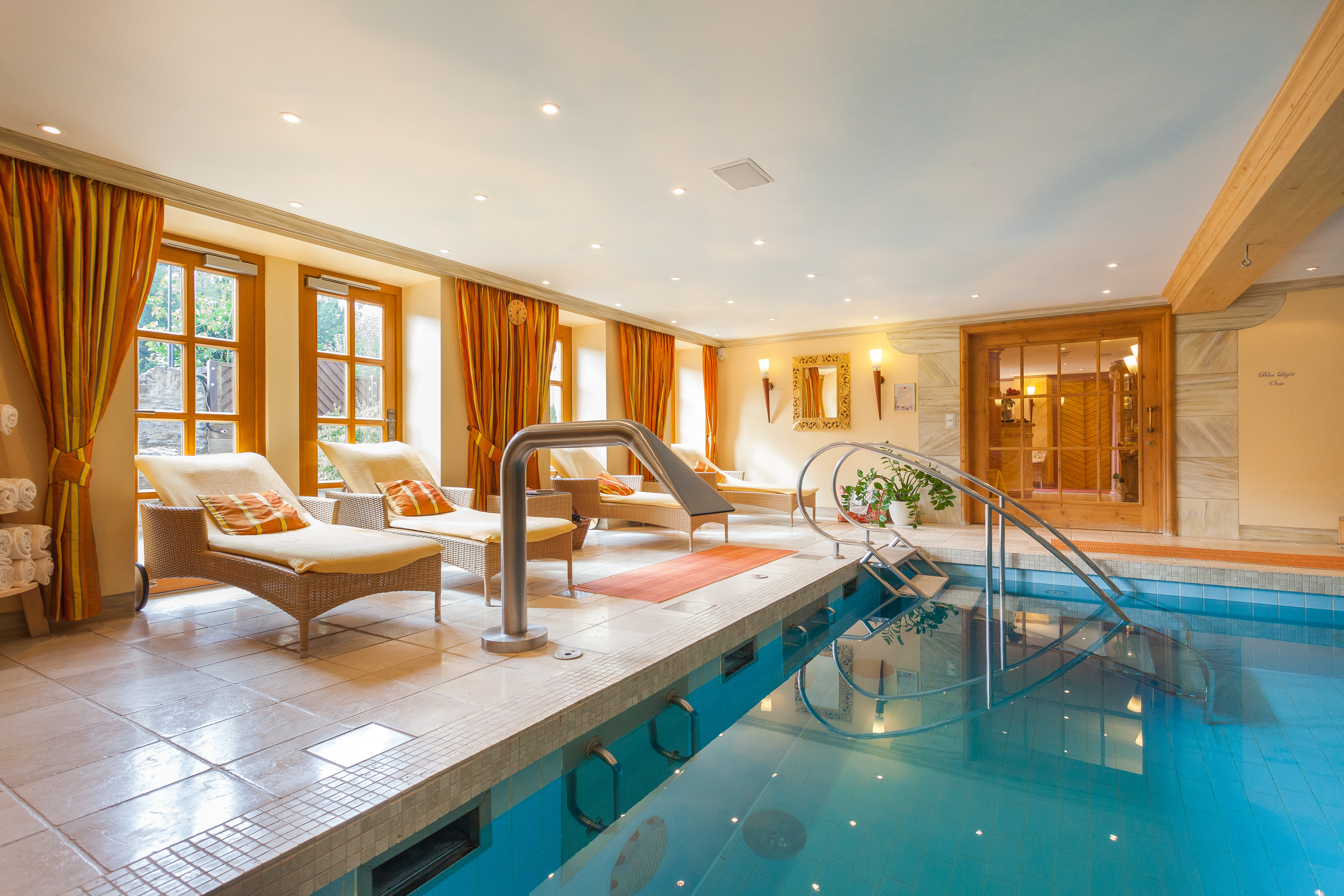 Wellnessurlaub - Rheinland-Pfalz - Poolbereich - Hotel Schloss Rheinfels