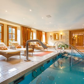 Wellnesshotel: Poolbereich - Hotel Schloss Rheinfels