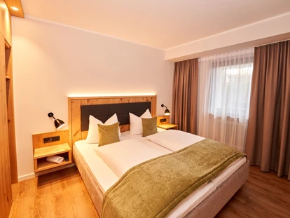Wellnessurlaub - Verpflegung: Frühstück - Kall - Komfort Suite DELUXE (Schlafzimmer) - neu ab Juli 2023  - Sporthotel Grafenwald