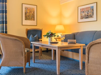 Wellnessurlaub - Verpflegung: Frühstück - Kall - Ferienhaus "Kastanie" - Wohnzimmer - Sporthotel Grafenwald
