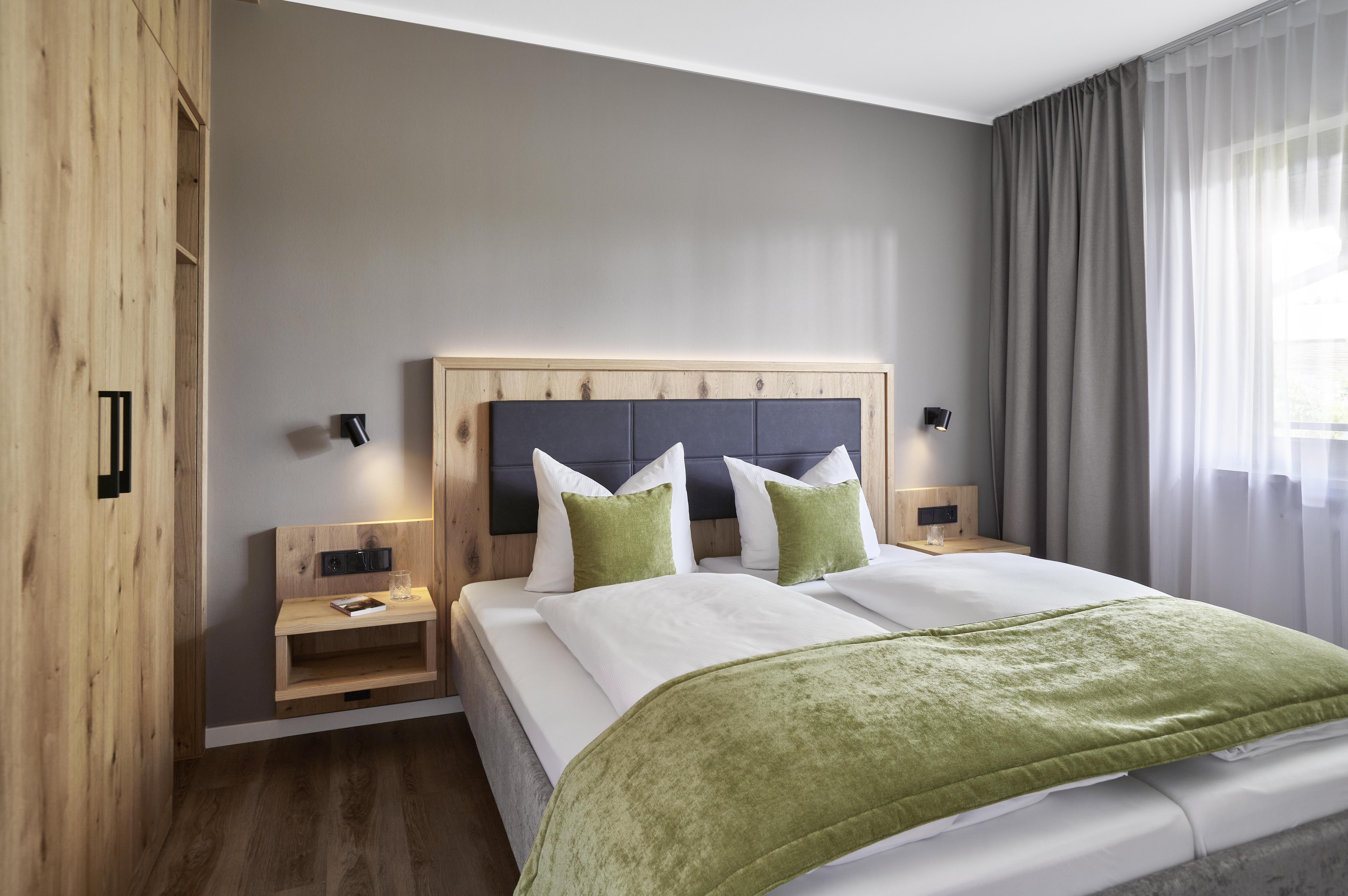 Wellnesshotel: Komfort Suite DELUXE - Schlafzimmer - Sporthotel Grafenwald