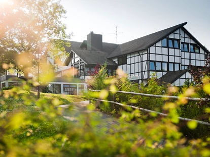 Wellnessurlaub - Verpflegung: Frühstück - Kall - Außenansicht Hotel - Sporthotel Grafenwald