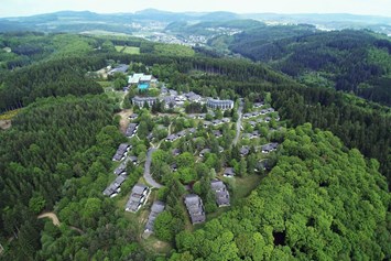 Wellnesshotel: Luftaufnahme Sporthotel & Resort Grafenwald - Sporthotel Grafenwald