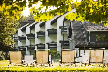 Wellnesshotel: Außenansicht Hotel - Sporthotel & Resort Grafenwald