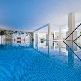 Wellnesshotel: Hallenschimmbad - Sporthotel & Resort Grafenwald