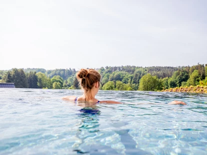 Wellnessurlaub - Ganzkörpermassage - Esthal - Pfalzblick Wald Spa Resort