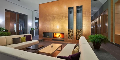 Wellnessurlaub - Verpflegung: Frühstück - Oderwitz - Lobby mit Kamin - Hotel Elbresidenz an der Therme Bad Schandau