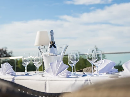 Wellnessurlaub - Pools: Außenpool beheizt - Erzgebirge - Dachterrasse - Romantik Hotel Schwanefeld & Spa