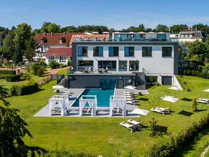 Wellnessurlaub - Pools: Außenpool beheizt - Erzgebirge - Romantik Hotel Schwanefeld Spa Rückansicht - Romantik Hotel Schwanefeld & Spa