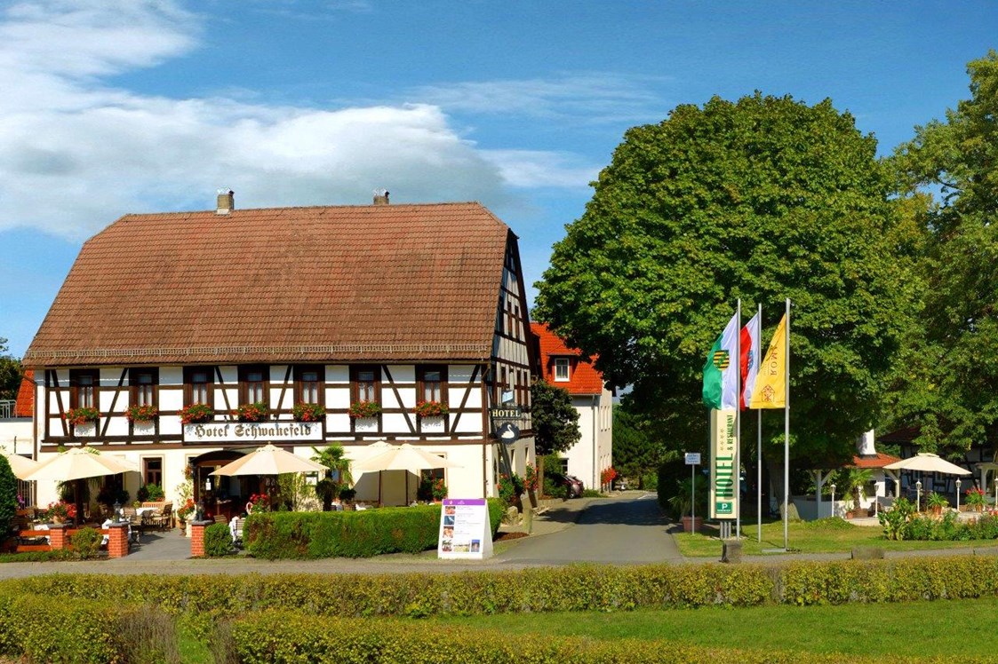 Wellnesshotel: Vorderansicht deshistorischen Teils - Romantik Hotel Schwanefeld & Spa