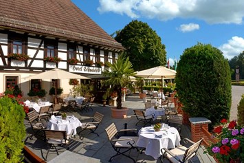 Wellnesshotel: Terrasse restaurant - Romantik Hotel Schwanefeld & Spa