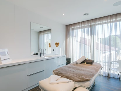 Wellnessurlaub - Pools: Außenpool beheizt - Erzgebirge - Behandlungsraum - Romantik Hotel Schwanefeld & Spa