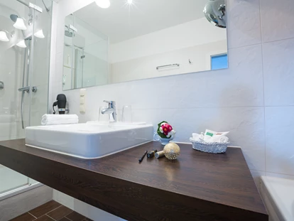 Wellnessurlaub - Pools: Außenpool beheizt - Erzgebirge - Bad Linné Zimmer - Romantik Hotel Schwanefeld & Spa