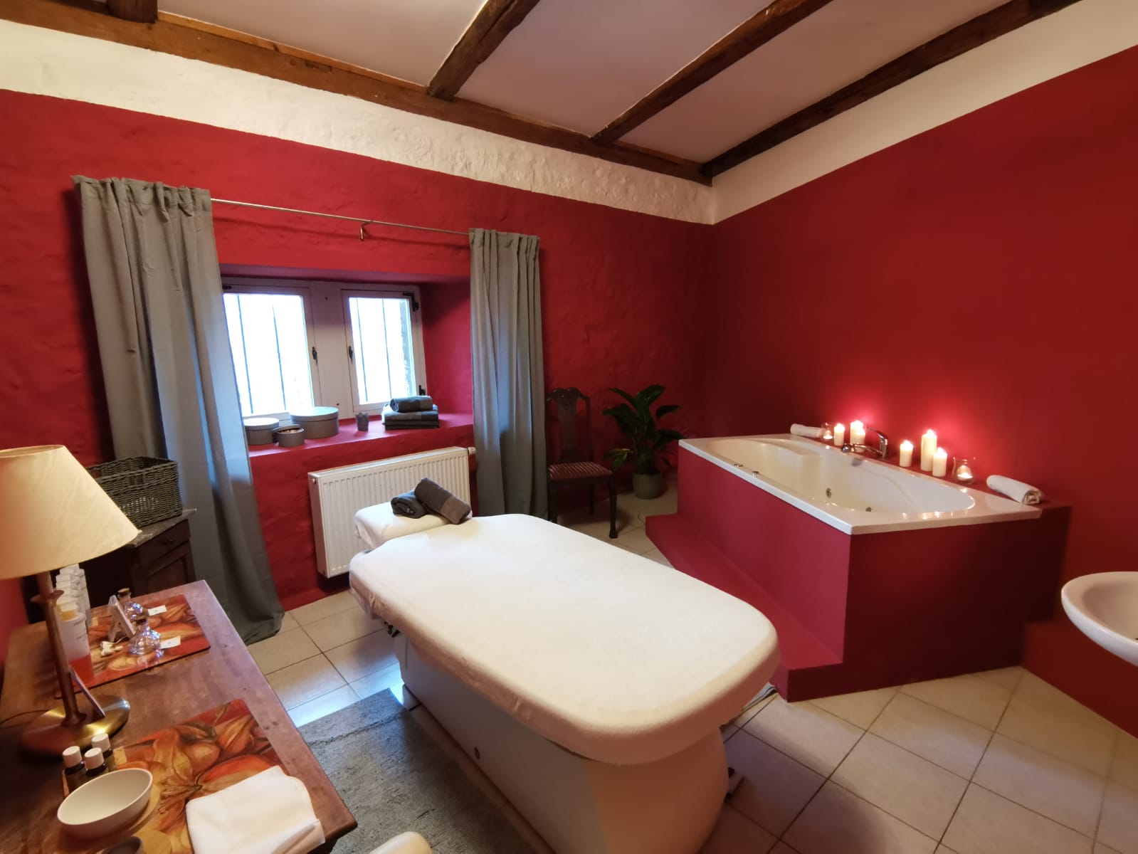 Hotel & Spa Wasserschloss Westerburg Massagen im Detail Massageraum