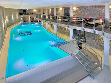 Hotel & Spa Wasserschloss Westerburg Saunen und Bäder im Detail Schwimmbad