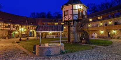 Wellnessurlaub - Bad Harzburg - Innenhof Abend - Hotel & Spa Wasserschloss Westerburg