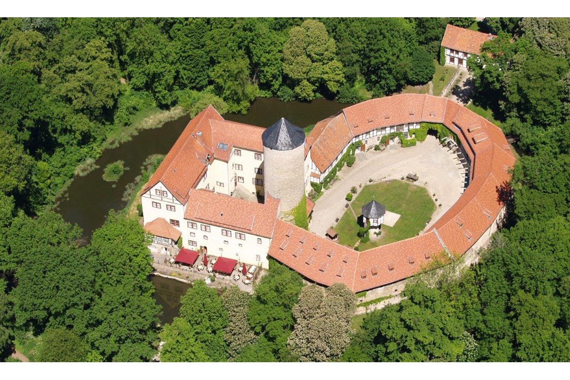 Wellnesshotel: Luftbild - Hotel & Spa Wasserschloss Westerburg