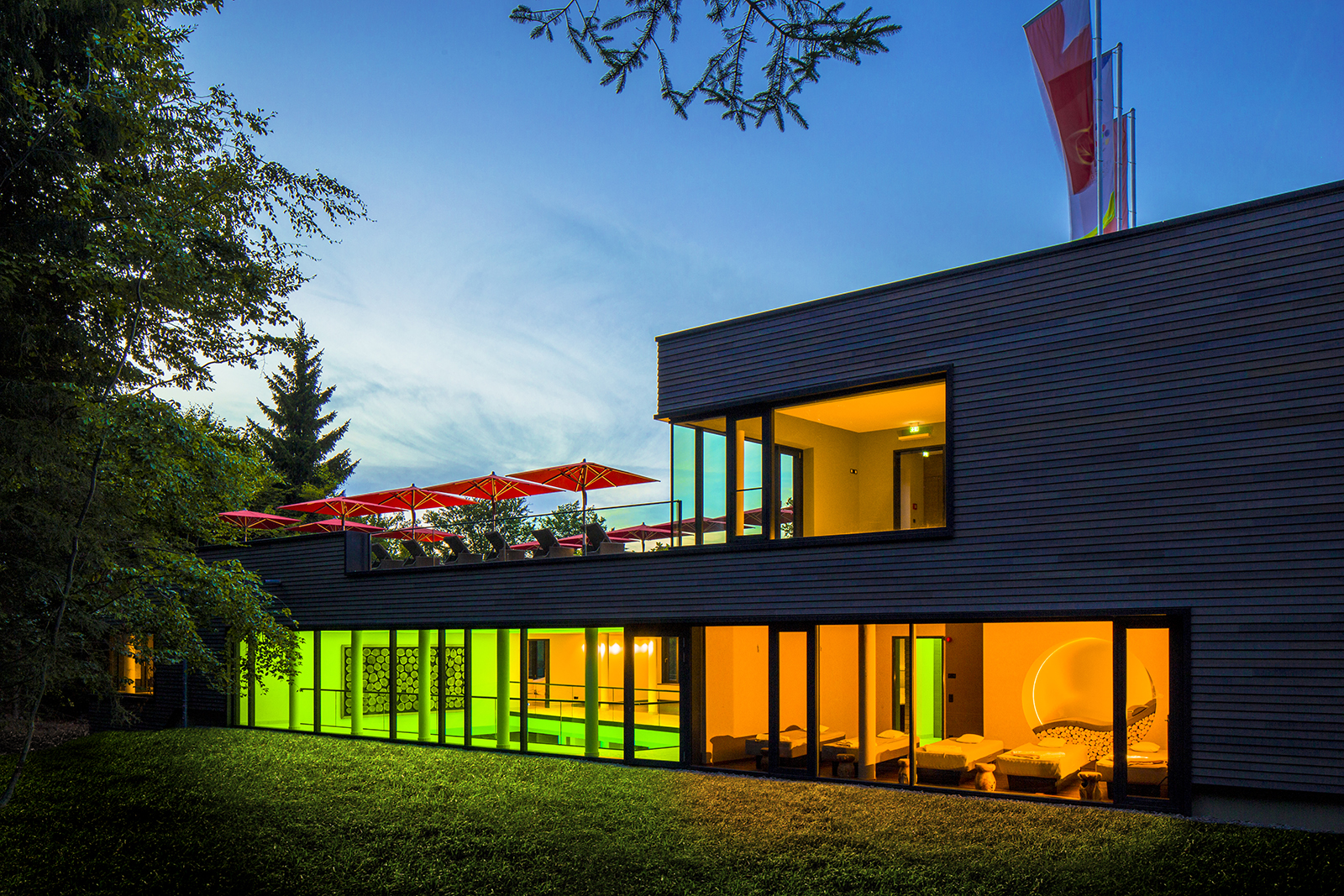 Wellnesshotel: Badehaus bei Nacht  - Naturresort & Spa Schindelbruch