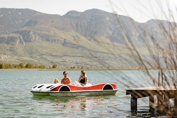 Wellnesshotel: Treboot fahren am Kalterer See - Lake Spa Hotel SEELEITEN