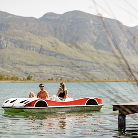 Wellnesshotel: Treboot fahren am Kalterer See - Lake Spa Hotel SEELEITEN