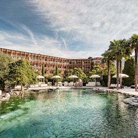 Wellnesshotel: Lake Spa Hotel Seeleiten am Kalterer See mit Naturteich im Garten - Lake Spa Hotel SEELEITEN