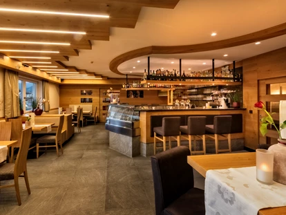 Wellnessurlaub - Dorf Tirol - Bar - Hotel Sun