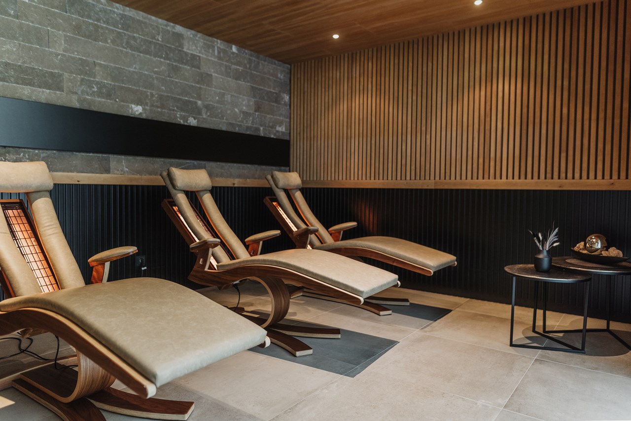 Klein Fein Hotel Anderlahn Saunen und Bäder im Detail Physiotherm Infrarotliegen