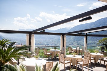 Wellnesshotel: Unsere Terrasse. Wir servieren in den Sommermonaten sowohl das Frühstück als auch das Abendessen auf der Terrasse.  - Hotel Patrizia