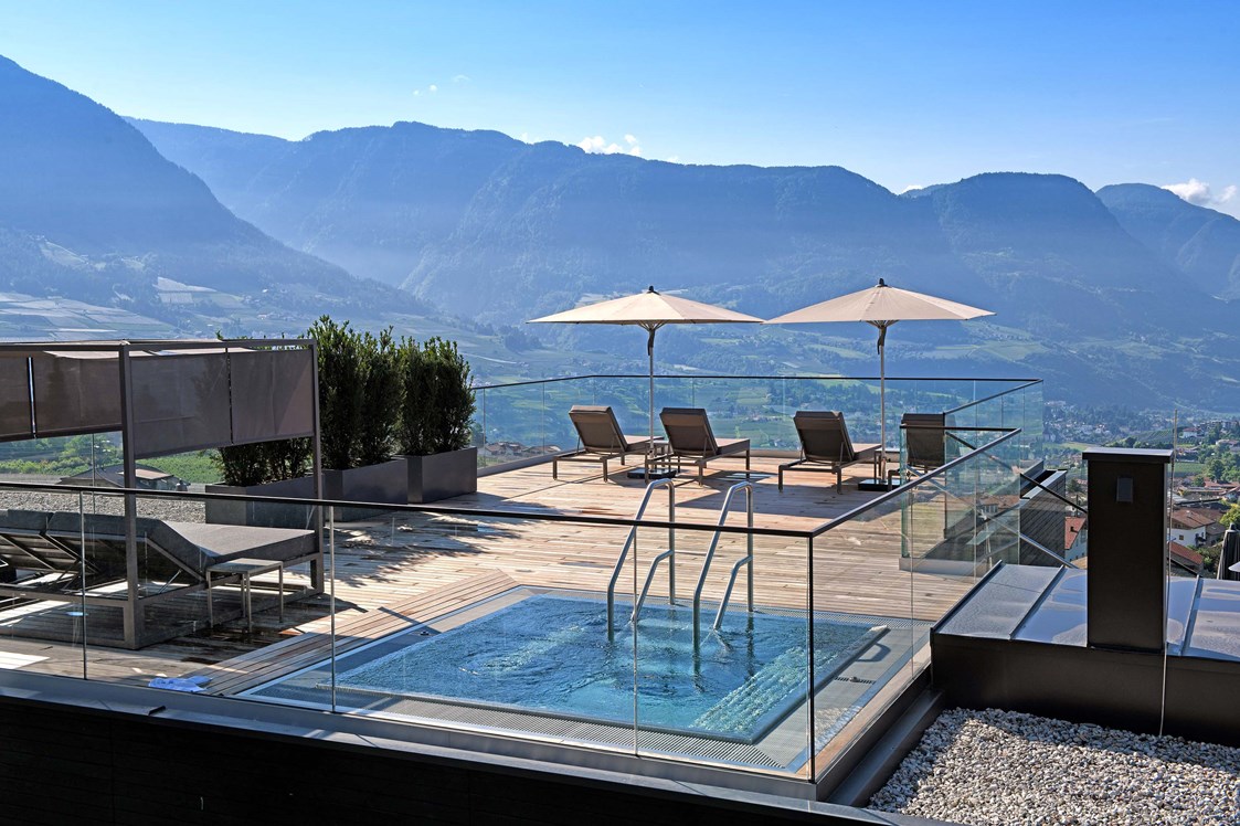 Wellnesshotel: Rooftop- Terrasse mit Whirlpool - Hotel Patrizia