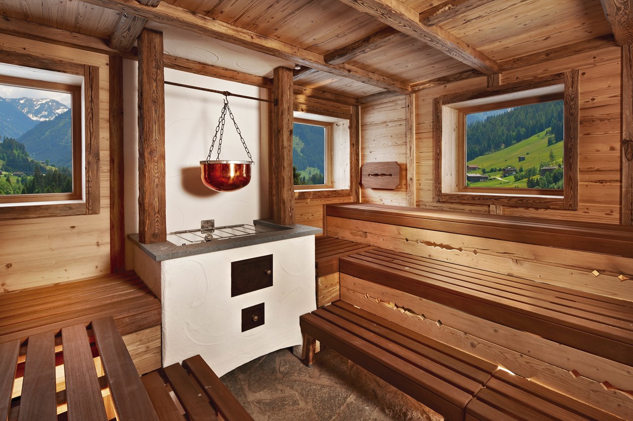 Alpbacherhof****s - Mountain & Spa Resort Saunen und Bäder im Detail Finnische Altholzsauna
