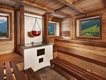 Alpbacherhof****s - Mountain & Spa Resort Saunen und Bäder im Detail Finnische Altholzsauna
